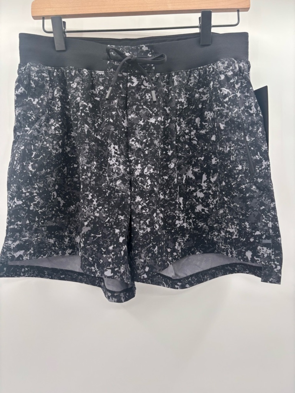 lululemon athletica Black & White Speckled Athletic Shorts Size Medium